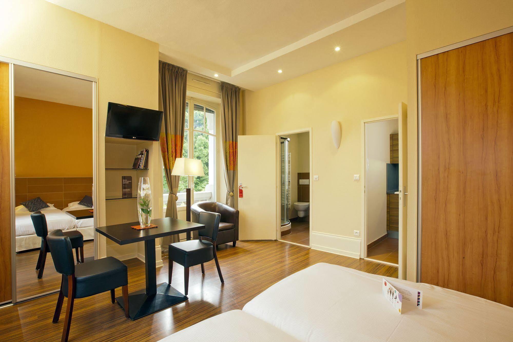 Hotels & Residences - Les Thermes ليوكسيل لو بينز المظهر الخارجي الصورة
