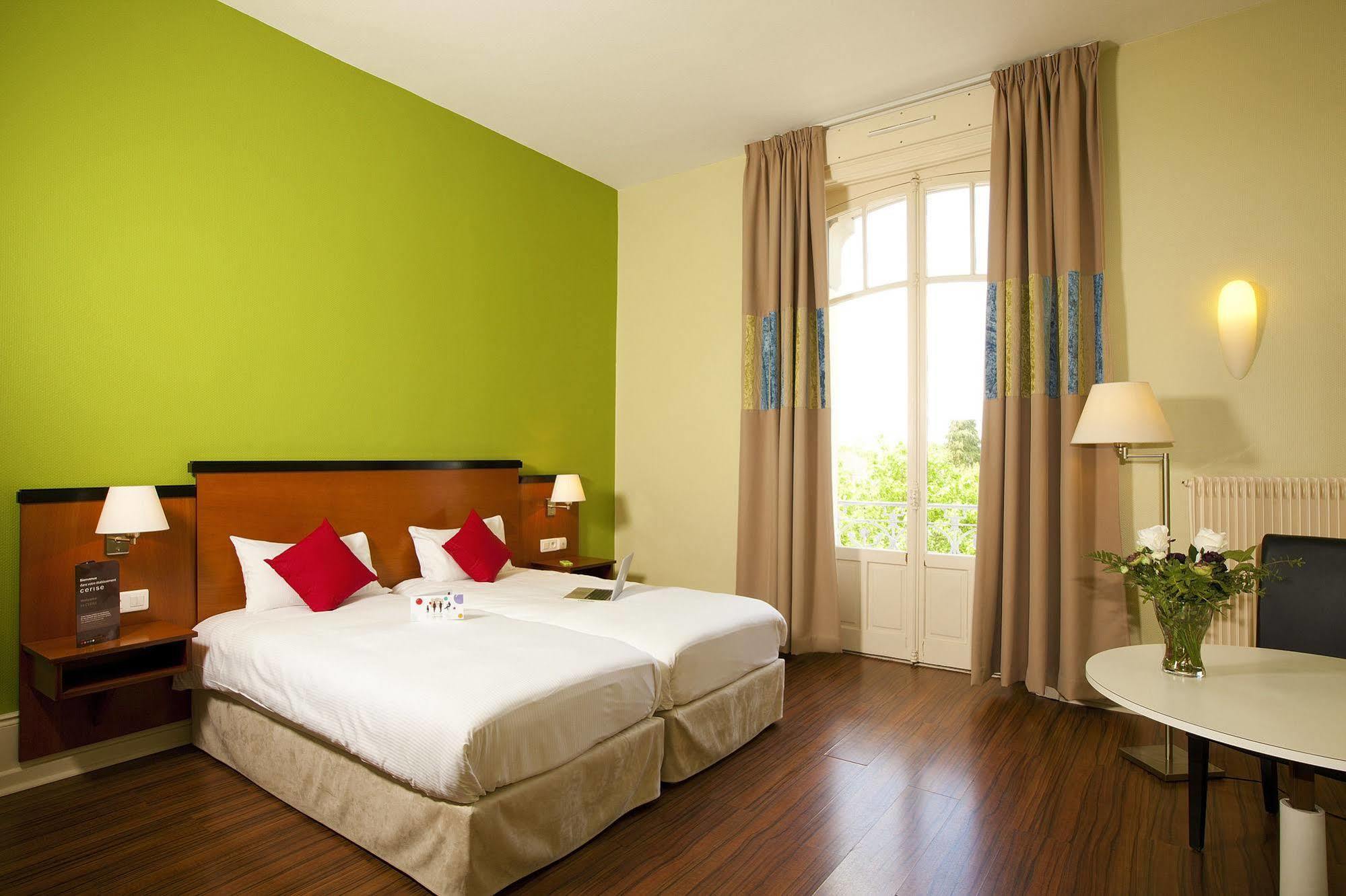 Hotels & Residences - Les Thermes ليوكسيل لو بينز المظهر الخارجي الصورة