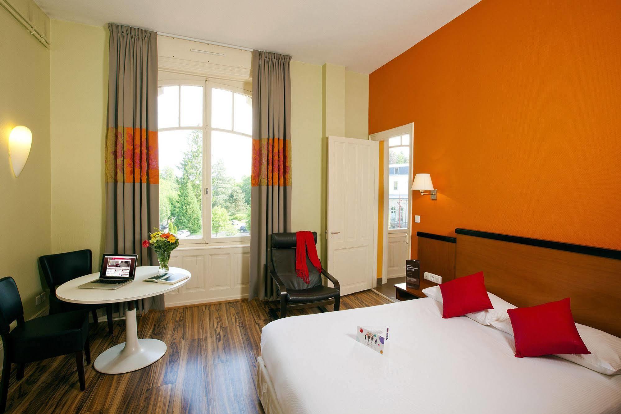 Hotels & Residences - Les Thermes ليوكسيل لو بينز المظهر الخارجي الصورة
