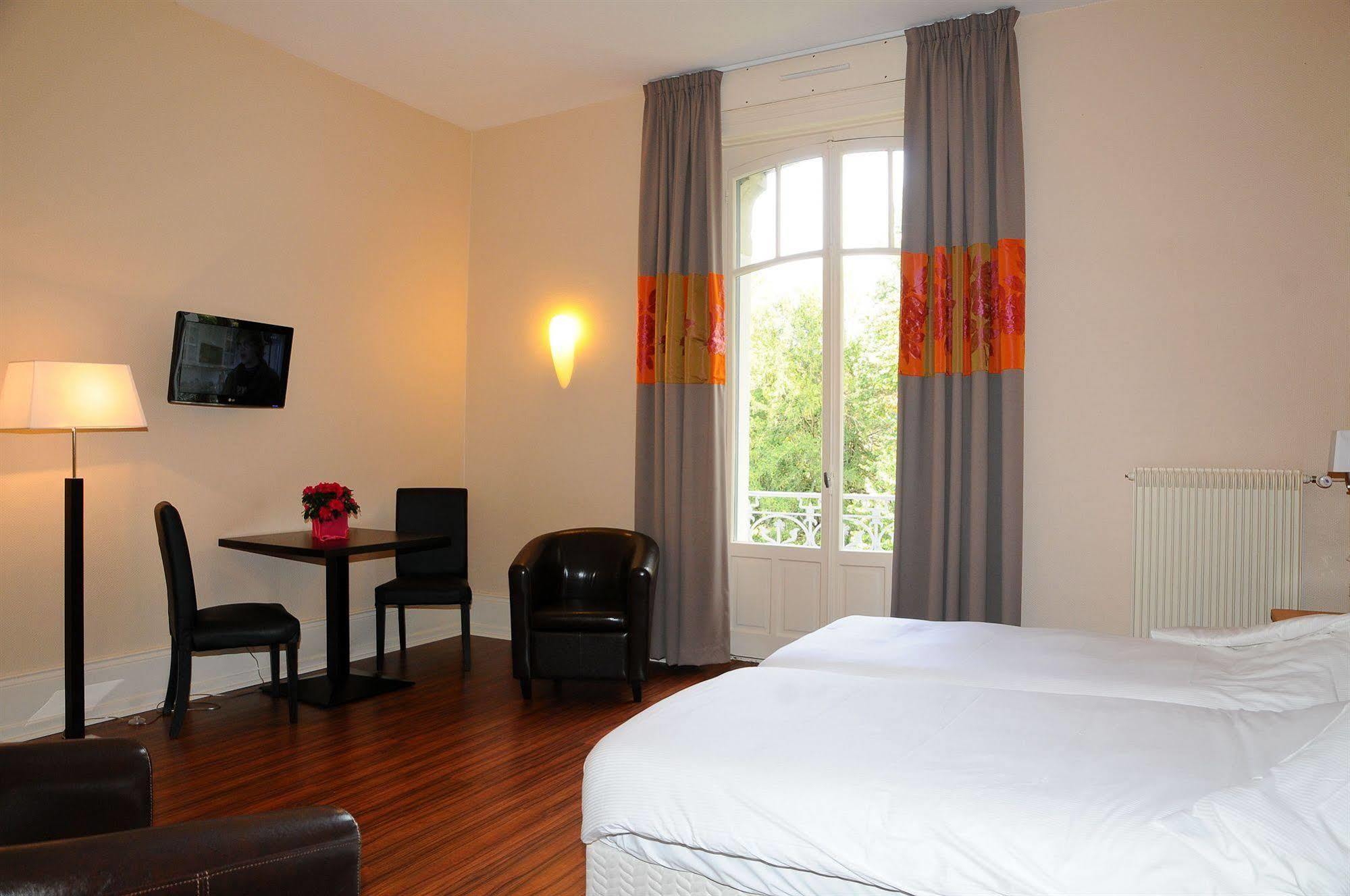 Hotels & Residences - Les Thermes ليوكسيل لو بينز المظهر الخارجي الصورة