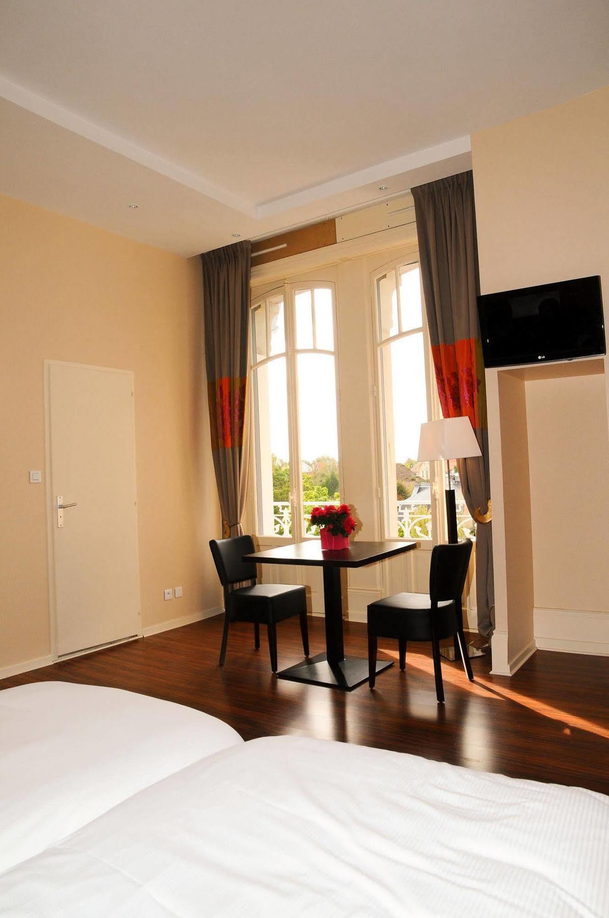 Hotels & Residences - Les Thermes ليوكسيل لو بينز المظهر الخارجي الصورة
