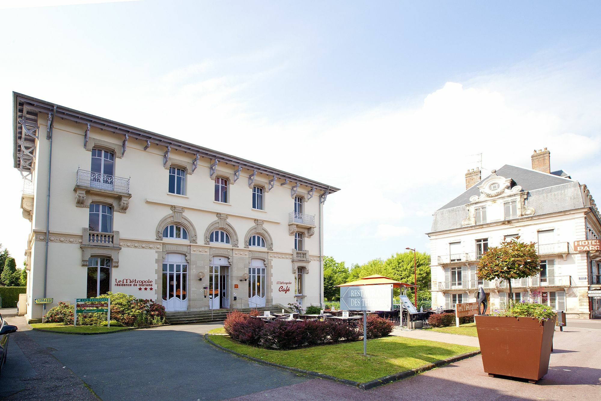 Hotels & Residences - Les Thermes ليوكسيل لو بينز المظهر الخارجي الصورة